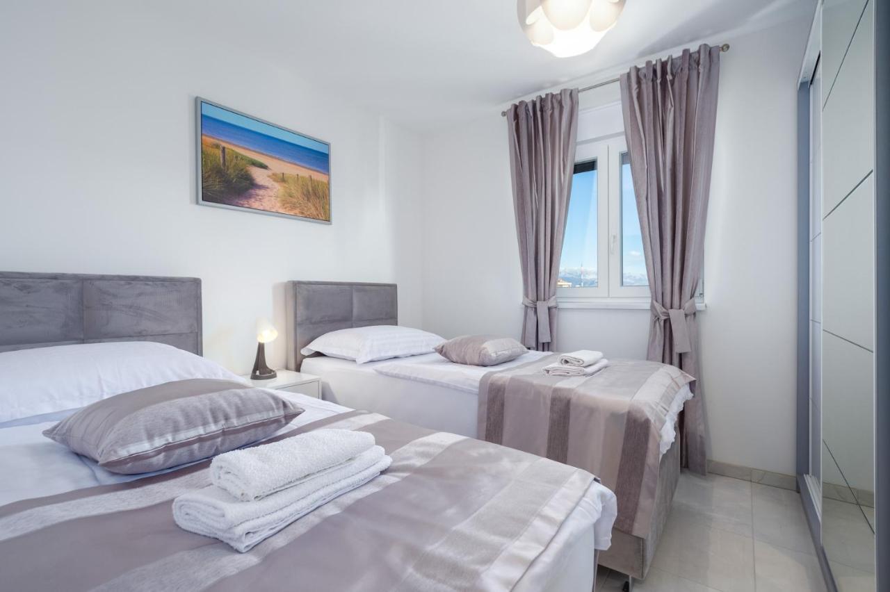 Sea Vista Apartments คาชเตลา ภายนอก รูปภาพ